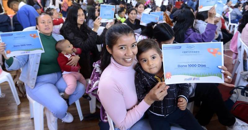 La ceremonia tuvo lugar en el Coliseo de la Unidad Educativa Consejo Provincial de Pichincha / Foto: cortesía Presidencia