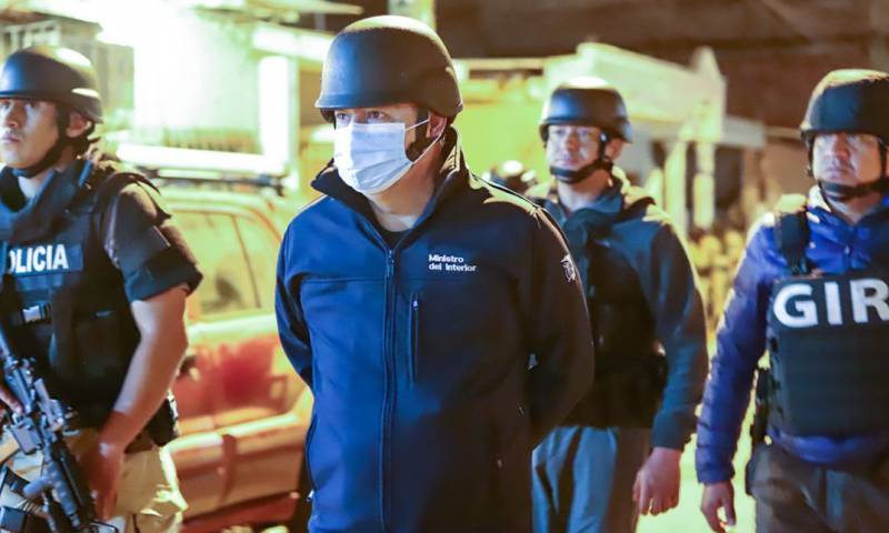 Las unidades técnicas y tácticas de la Policía y de las Fuerzas Armadas realizaron allanamientos en los que se detuvo a 28 personas / Foto: cortesía ministerio del Interior