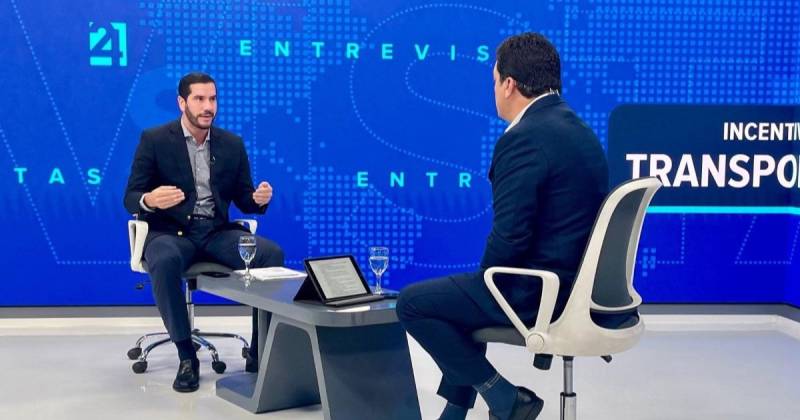 Roberto Luque, ministro de Infraestructura y Transporte, fue entrevistado en Teleamazonas / Foto: cortesía MIT