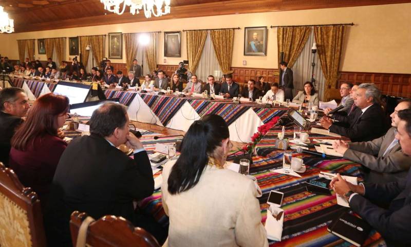 Hasta el cierre de esta edición, el Presidente estaba reunido con sus ministros en el Palacio de Carondelet. Foto: La Hora