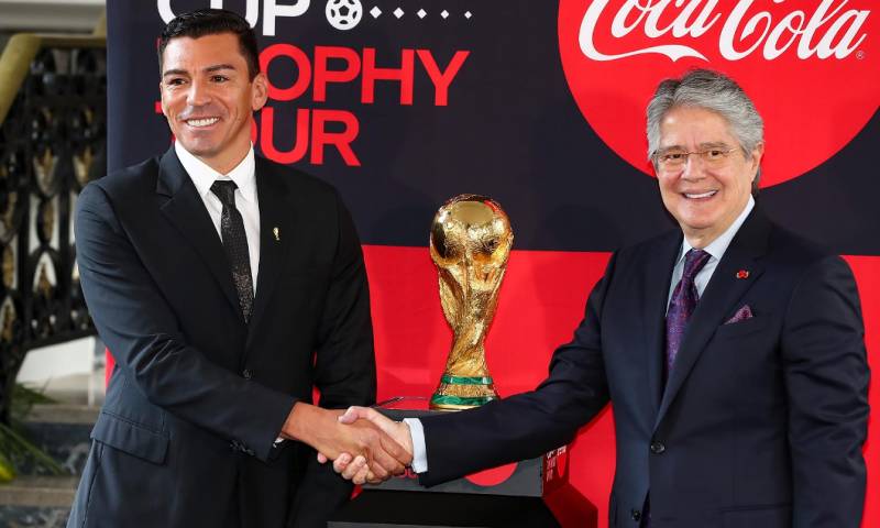Lasso auguró que la presencia de la Copa en Quito sea un hecho premonitor de lo que pueda ofrecer la selección nacional desde el partido inaugural / EFE