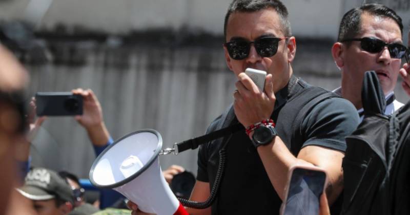 Daniel Noboa habló en los exteriores de la Corte Constitucional / Foto: EFE