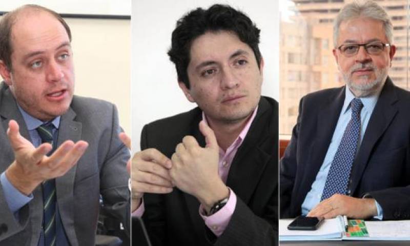 Julio José Prado, de Asobanca, dice que la demanda de crédito es baja. Para el ministro Diego Martínez es necesario repatriar dólares. Ricardo Cuesta (Produbanco) prevé un mínimo crecimiento de crédito. Foto: EL COMERCIO 