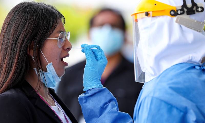 Ecuador registra 356 casos de covid-19 en un día y acumula 302.854 positivos / Foto EFE