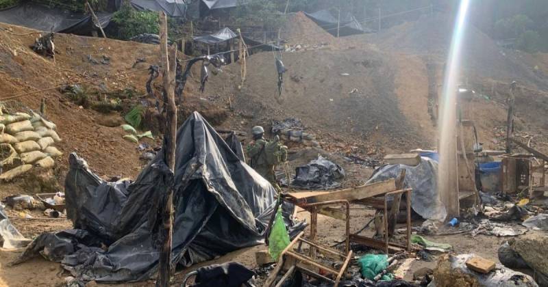 Los militares hallaron y destruyeron instalaciones empleadas para el procesamiento de material aurífero / Foto: cortesía Ejército ecuatoriano