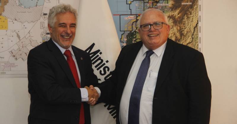 El viceministro de Hidrocarburos, Guilhermo Ferreria (derecha), realizó el anuncio ayer / Foto: cortesía Ministerio de Energía y Minas