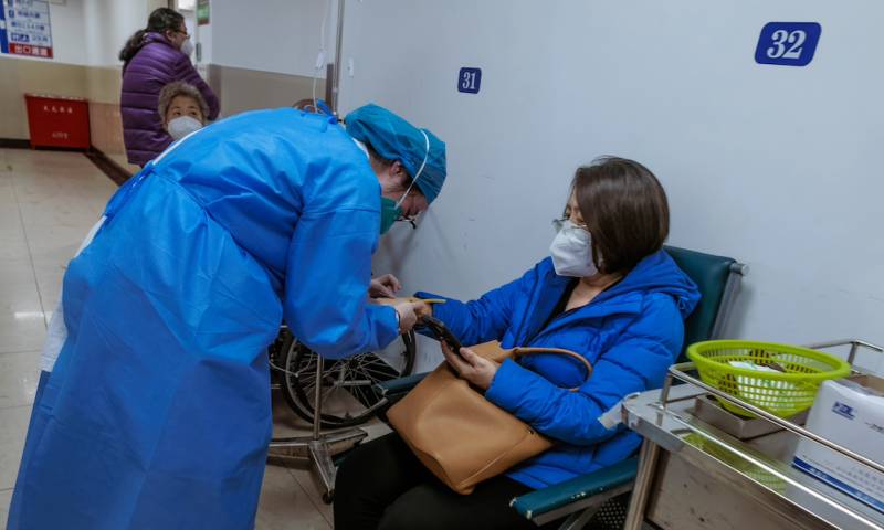 Hasta el 11 de enero un 64 % de la población se había contagiado con el virus después de que el país desmantelara la política de 'cero covid' / Foto: EFE
