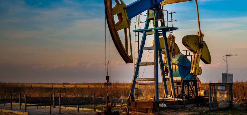 El precio del petróleo Brent y WTI cayó este viernes tras el alto el fuego en Gaza y la amenaza de aranceles de EE.?UU. Así cerraron los mercados y la cotización del barril hoy. / Foto: EFE