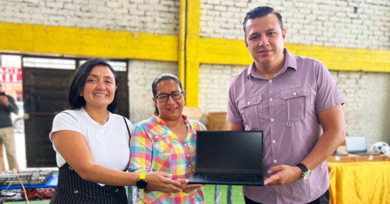 El coordinador Zonal de Educación, Favio Villamizar, participó en la entrega de kits tecnológicos / Foto: cortesía Ministerio de Educación
