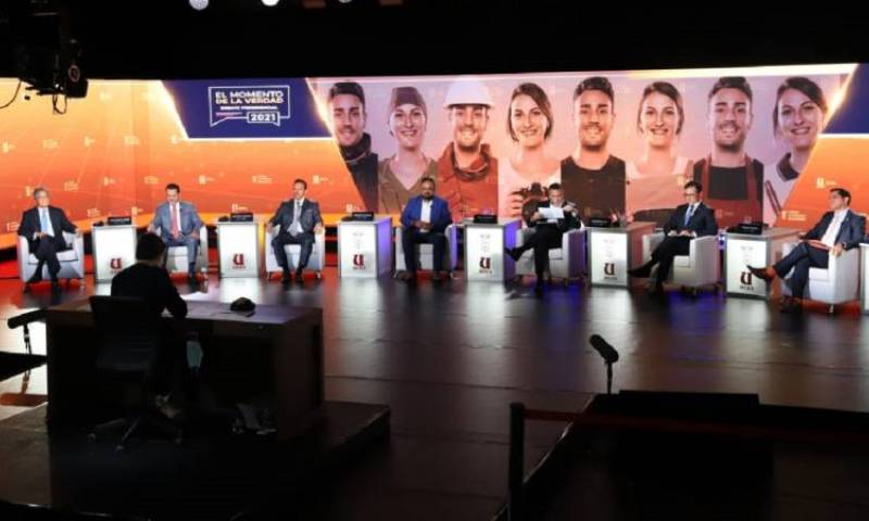 Fueron algunas de las propuestas presentadas en un debate electoral organizado por la Cámara de Comercio de Guayaquil. Foto: EFE