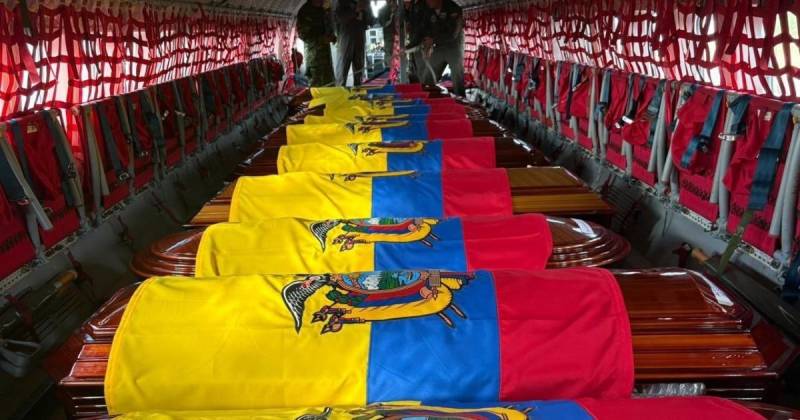 El avión C-130 de la FAE trasladó a Quito los ataudes de los 11 soldados asesinados / Foto: cortesía Ejército Ecuatoriano