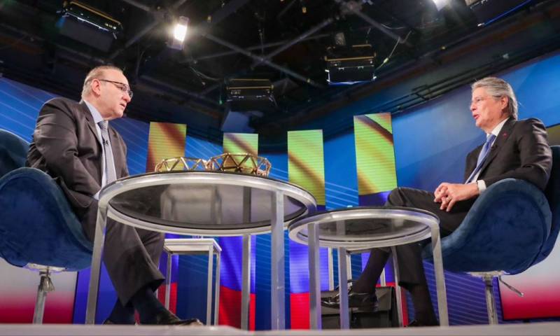 Noticias del Ecuador Medios Nacionales - 4 de Octubre de 2022 / Foto: cortesía Presidencia 