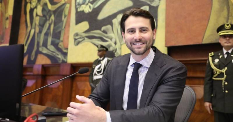Olsen invitó a la ciudadanía y a los medios a denunciar más casos de nepotismo o de incumplimiento de la ley / Foto: cortesía Asamblea Nacional