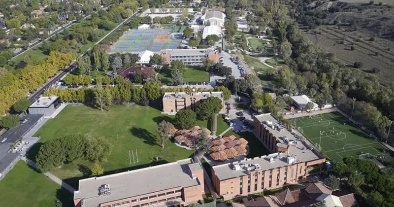 Las becas están dirigidas a personas que posean un título de tercer nivel de grado / Foto: cortesía UCJC