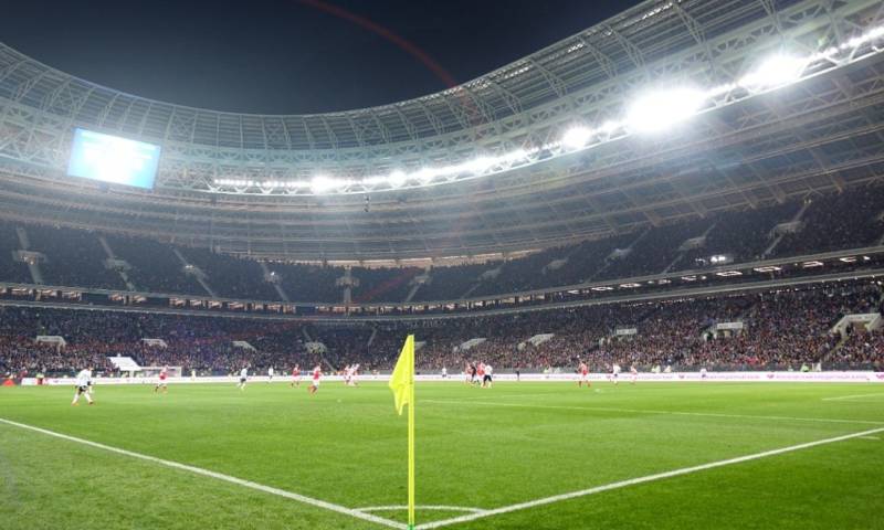 En la mayoría de ocasiones no se cumple con la iluminación ajustada a los parámetros y confort visual necesario para realizar las actividades deportivas / Foto: cortesía