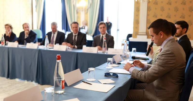 El encuentro de Daniel Noboa con empresarios italianos tuvo lugar en Roma / Foto: cortesía Presidencia