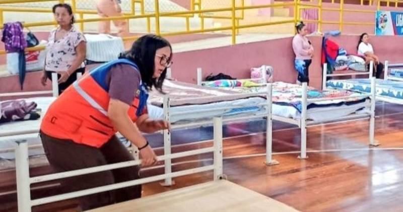 En el Coliseo Liga Deportiva de Yantzaza se instaló alojamiento temporal / Foto: cortesía SNGR