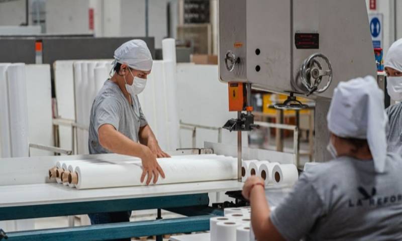 La disminución se produce tras el retorno del país a los mercados internacionales de capitales luego de siete años / Foto: cortesía La Reforma