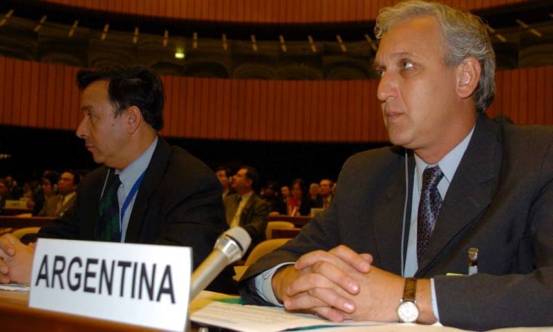 Ecuador convoca a embajador de Argentina tras el escape de exministra / Foto: EFE
