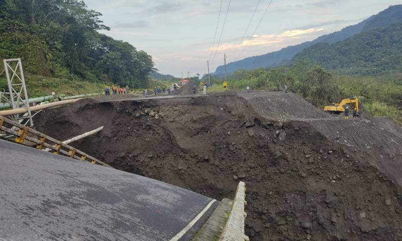 El puente colapsado se encuentra junto a las instalaciones que la compañía pública tiene en la provincia amazónica de Napo / Foto: Cortesía Petroeucador
