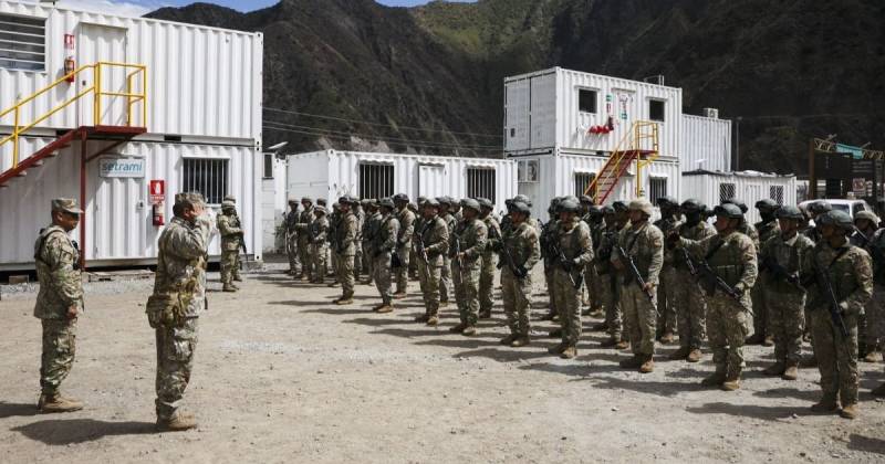 Un total de 407 miembros de las Fuerzas Armadas y de la Policía Nacional del Perú se desplegaron hacia la mina 'Galindo' / Foto: cortesía Ministerio de Defensa de Perú
