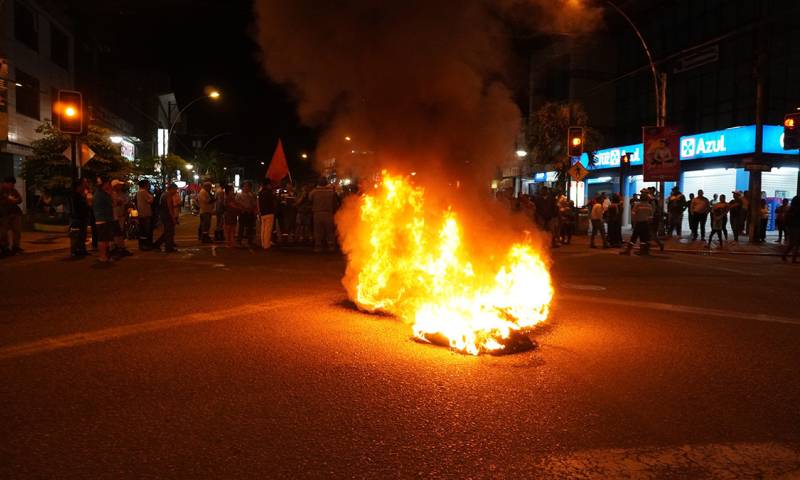 Foto: Facebook Radio Sucumbíos El 3 de octubre la provincia de Sucumbíos fue una de las primeras en registrar conflictos por la anunciada eliminación del subsidio a los combustibles. En Lago Agrio (foto) los manifestantes se tomaron las calles de la ciudad.