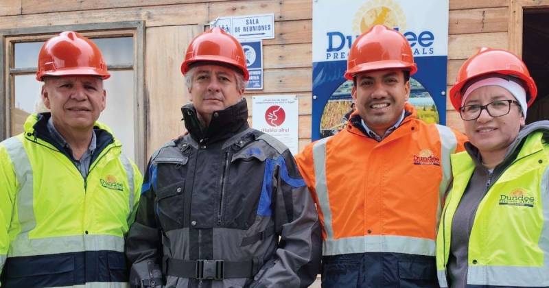 El embajador de Ecuador en Canadá, Esteban Crespo, visitó la mina Loma Larga / Foto: cortesía Dundee Precious Metals