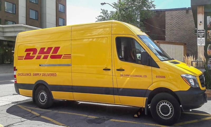 Los nuevos puntos de atención permitirán ampliar el acceso a envíos internacionales hacia más de 220 países y territorios. /Foto: DHL