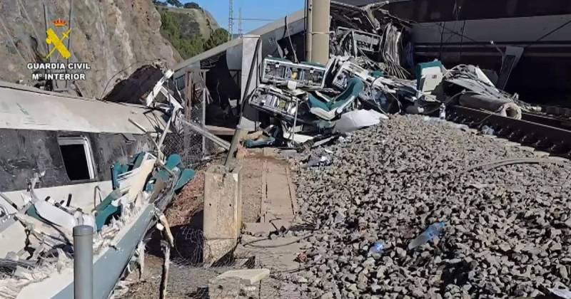 El accidente ferroviario hasta el momento deja 40 fallecidos y más de 150 heridos / Foto: EFE