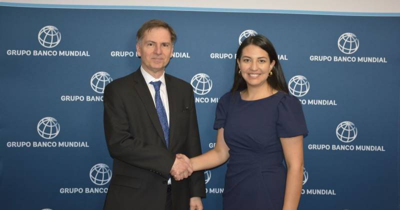 Carlos Felipe Jaramillo, vicepresidente del Banco Mundial, se reunió con Sariha Moya, ministra de Economía / Foto: cortesía Carlos Felipe Jaramillo