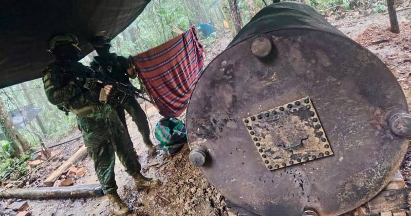Durante la intervención, los militares localizaron y destruyeron una refinería clandestina / Foto: cortesía FF.AA.