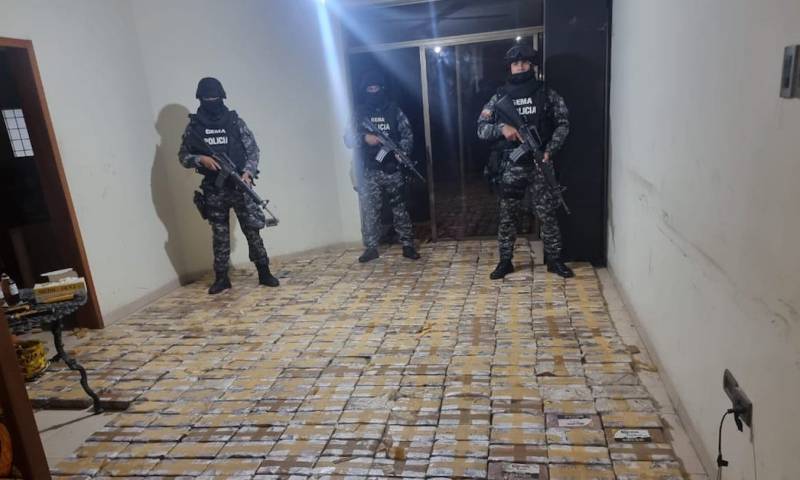 Policía de Ecuador halla 500 kilos de cocaína en un barco en Manta / Foto: cortesía Policía Nacional
