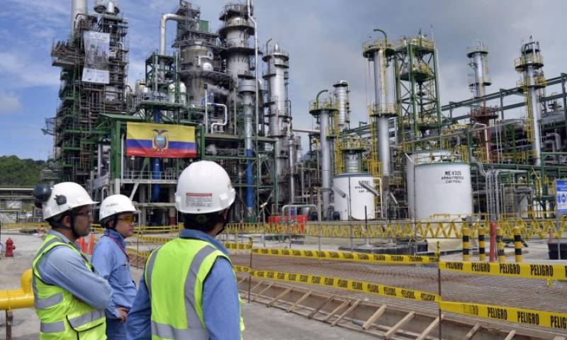 Deudas. El convenio, firmado el 3 de diciembre de 2014, también faculta al Ministerio de Finanzas para que contrate deudas a favor de Petroecuador. Foto: Expreso
