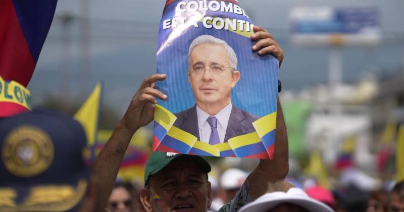 Uribe se convirtió el 1 de agosto pasado en el primer expresidente de Colombia en ser condenado penalmente / Foto: EFE 